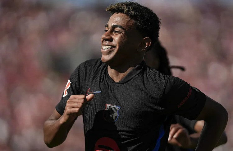 ޔަމާލަށް ބޮޑު މުސާރައެއް ދޭން ސަޕޯޓަރުން ގޮވާލަނީ