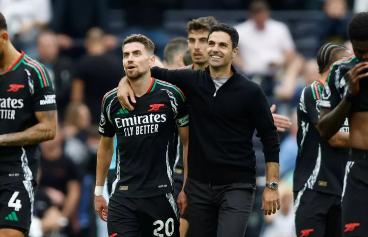 ކެޕްޓަނާއި ރައިސް ނެތި ހޯދި މޮޅަށް އާޓެޓާގެ ތައުރީފު