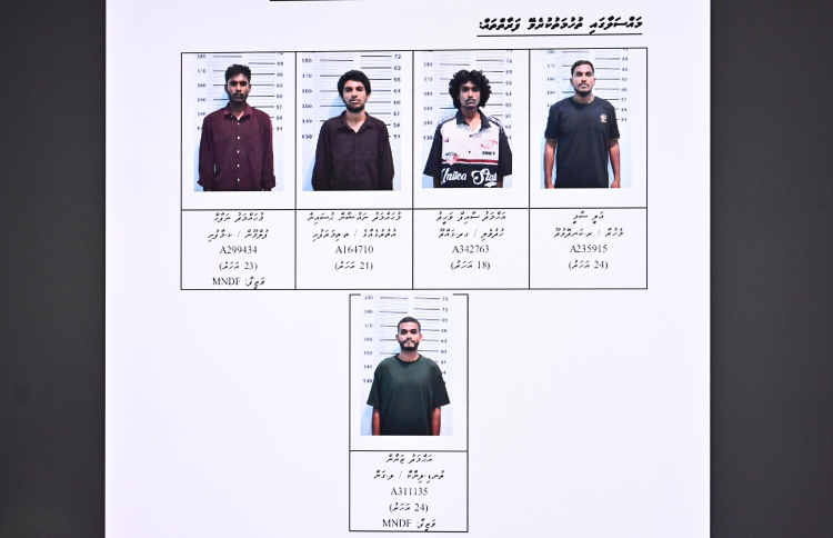 މީހެއްގެ އިނގިލި ބުރިކުރި މައްސަލާގައި ދެ ސިފައިން