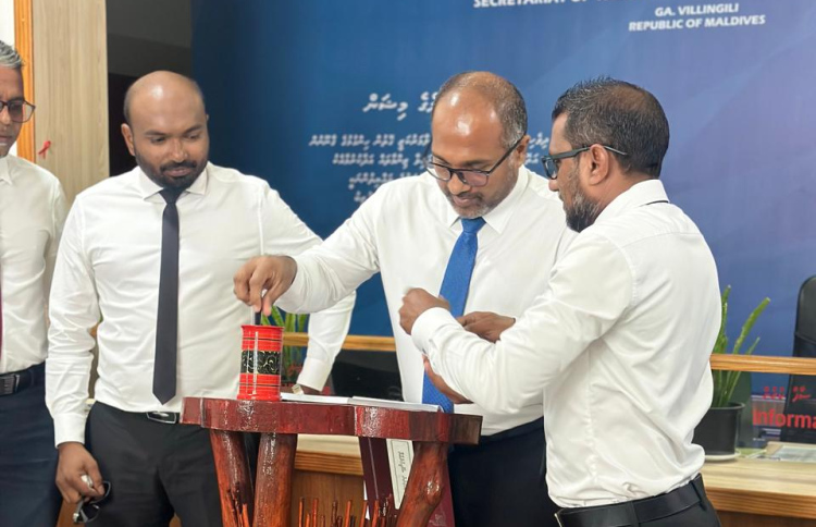ވިލިނގިލީގައި އައިޑީކާޑު ޕްރިންޓް ކުރެވޭ ގޮތް ހަދައިފި
