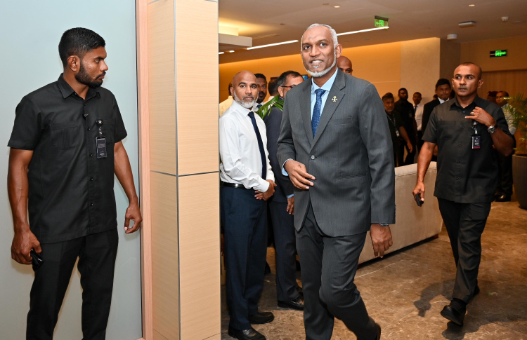 ރައީސް މެލޭޝިއާއަށް ފުރާވަޑައިގެންފި