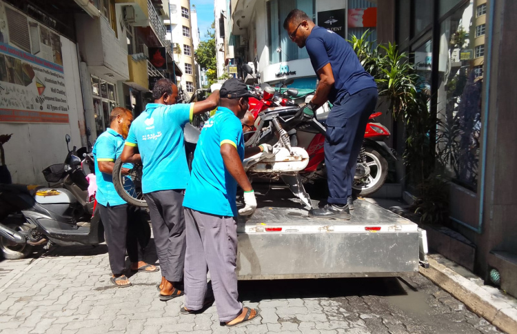 މަގުތަކުގައި ހުރި ބާ އުޅަނދުތައް ނަގަން ފަށައިފި