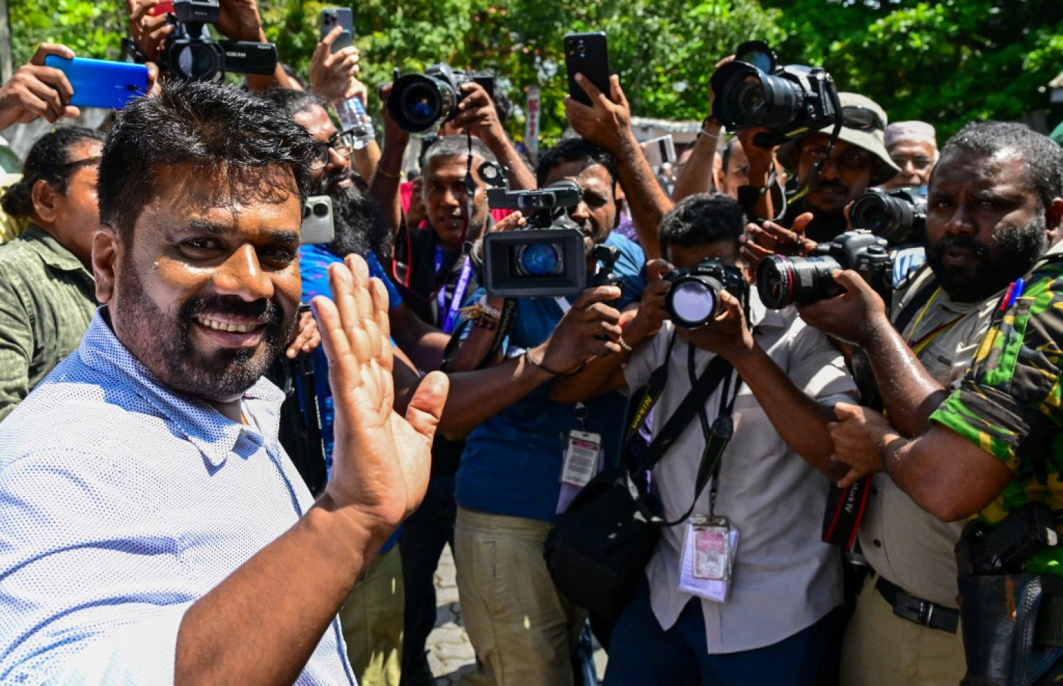 ލަންކާގެ ރިޔާސީ އިންތިހާބުގައި ކުރި ހޯއްދަވާފައިވާ އަނޫރާ ކުމާރަ ޑިސެނަޔަކަ: އޭނާ ވަނީ މިހާތަނަށް ސާފުކުރި ނަތީޖާއިން ތަފާތު ބޮޑުކޮށް ކުރީގައި. -- ފޮޓޯ: އޭއެފްޕީ