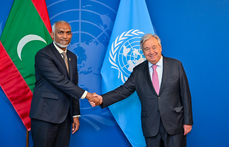 ރައީސް، ގުޓާރޭޒްއާ ބައްދަލުކުރައްވައިފި