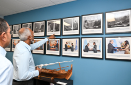 President Dr Mohamed Muizzu looking at past portraits amid the ceremony held at the Permanent Mission of the Republic of Maldives to the United Nations to meet the Maldivian community residing in New York and neighboring areas during his ongoing trip to the USA to attend the 79th session of the United Nations General Assembly. -- Photo: President's Office