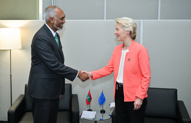 ޔޫރަޕިއަން ކޮމިޝަންގެ ރައީސާ ބައްދަލުކުރައްވައިފި