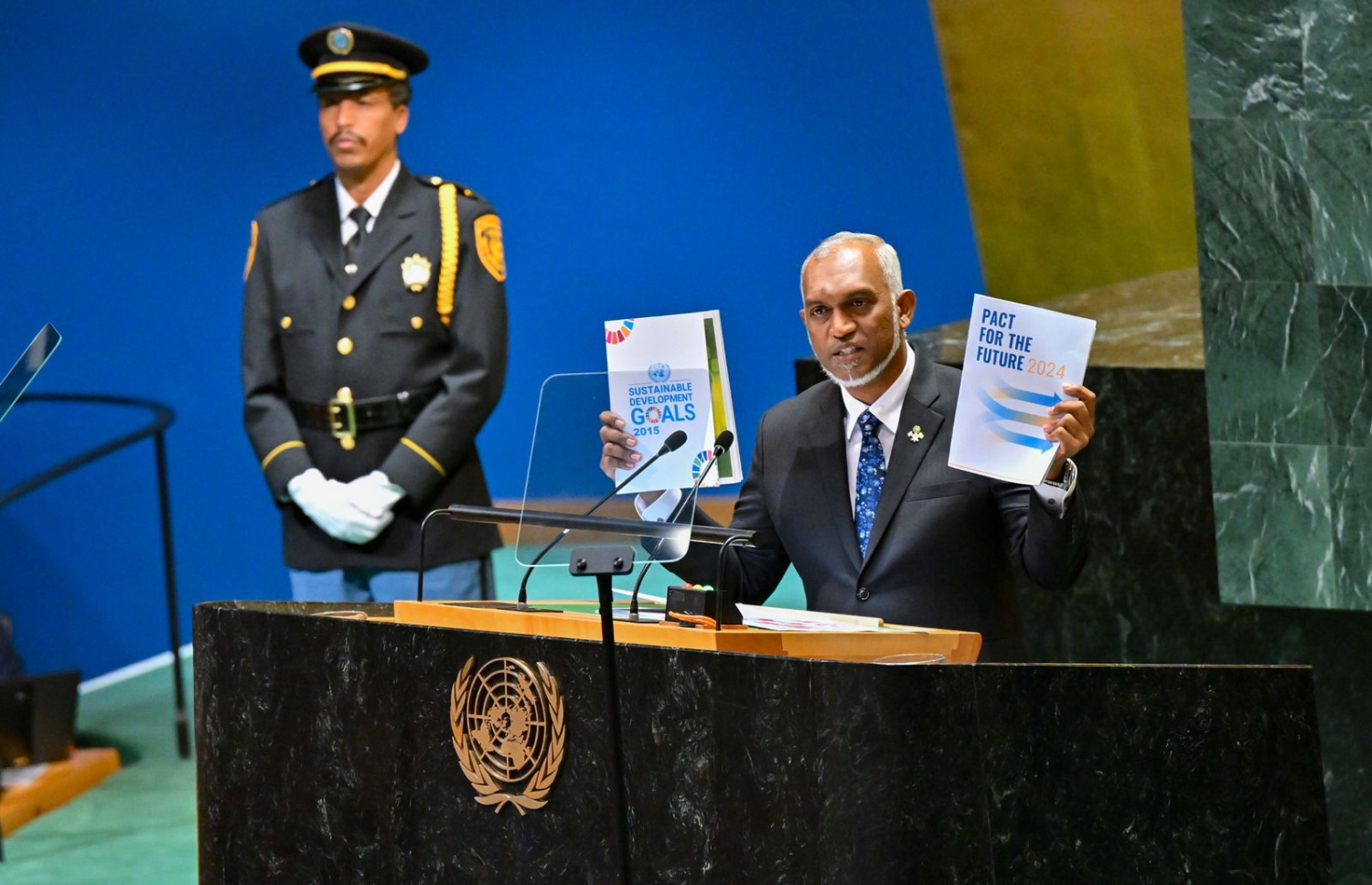 އދ.ގެ އާންމު މަޖިލީހުގެ ބައްލަދުވުމުގައި ރައީސް މުއިއްޒު ތަގުރީރު ކުރައްވަނީ: އަމާޒަކީ 2040 ވަނަ އަހަރަށް ރާއްޖެއަކީ ފުރިހަމައަށް ތަރައްގީވެފައިވާ ގައުމަކަށް ވުން ކަމަށް ވިދާޅުވި