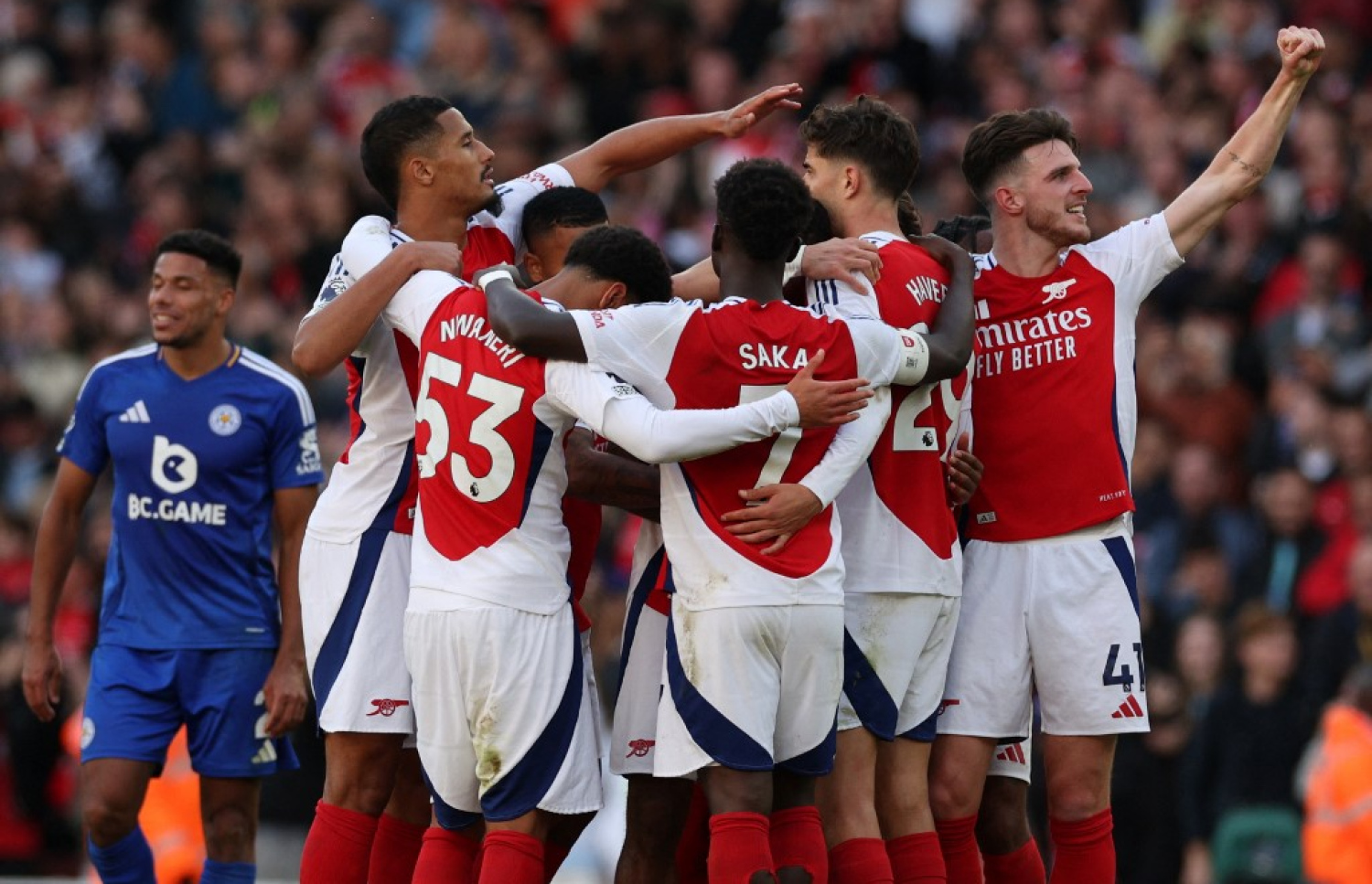 އާސެނަލް އިން ލެސްޓާ ކޮޅަށް ގޯލެއް ޖެހުމަށް ފަހު. -- ފޮޓޯ: އޭއެފްޕީ