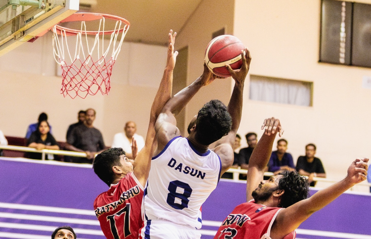 އީގަލްސް އަތުން ރެޑް ވިންގްސް ބަލިވީ ފަސް ޕޮއިންޓުން