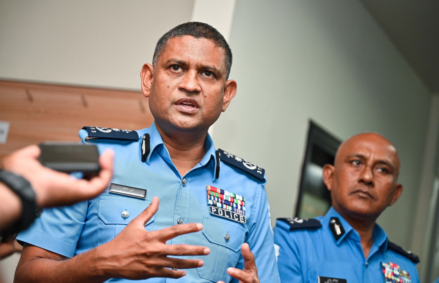 ޕޮލިސް ކޮމިޝަނަރު އަލީ ޝުޖާއު އިއްޔެ "މިހާރު" އާ ވާހަކަ ދައްކަވަނީ.---ފޮޓޯ: ފަޔާޒު މޫސާ| މިހާރު