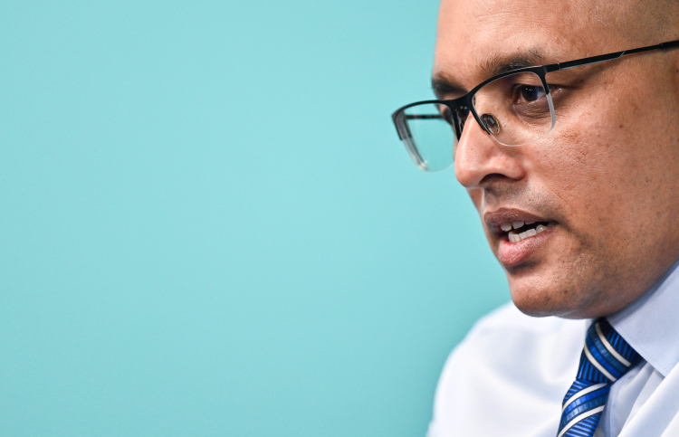 ލުއިކުރި ޓެކްސްގައި ތާށިވެފައި، ފިޔަވަޅު ވަރުގަދަކުރަނީ