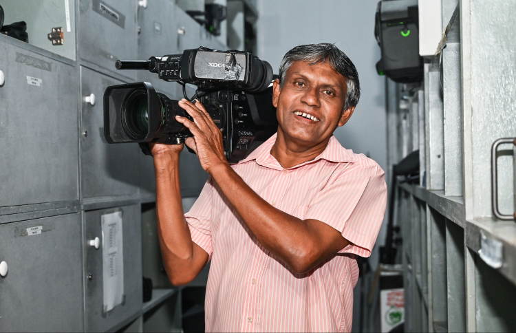 ތުއްޓޭގެ ކެމެރާގެ ފަހަތުގައި ފަސް ތަރީގެ ވާހަކަތައް