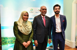 President and First Lady pose for a picture with Bollywood actor Sunny Kaushal at an event in Mumbai to promote tourism and business in Maldives. --- Photo - President's Office