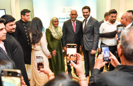 The President and his wife pose with some of the attendees at an event held in Mumbai to promote Maldives tourism and business --- Photo/President's Office