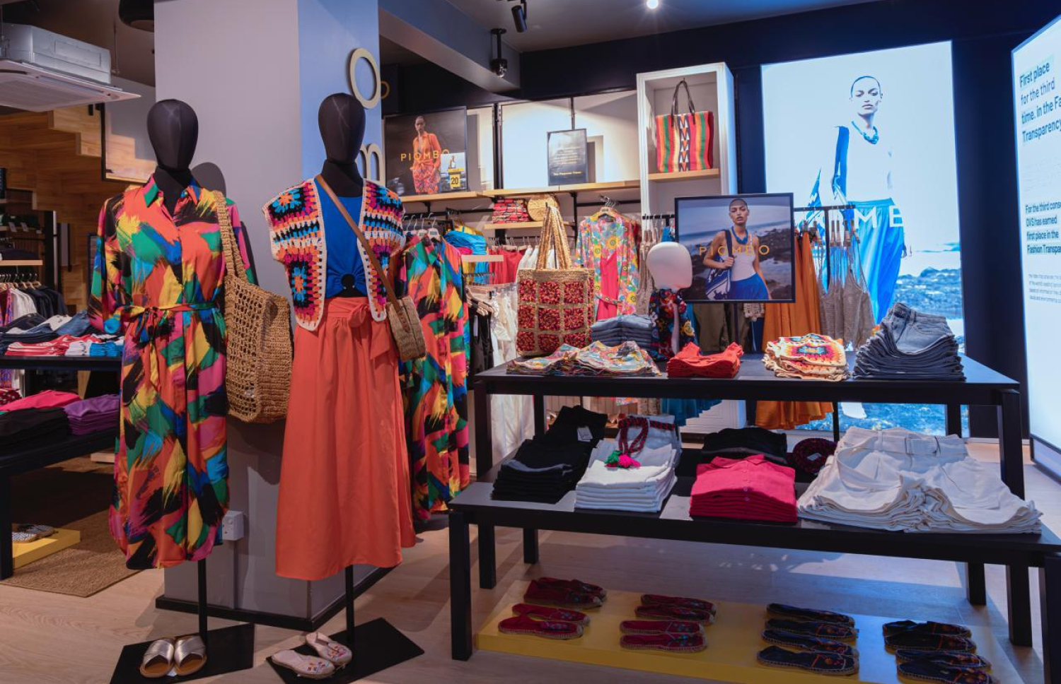 އޯވީއެސްގައި ހުންނަ ޕިއަމްބޯ ކަލެކްޝަން.