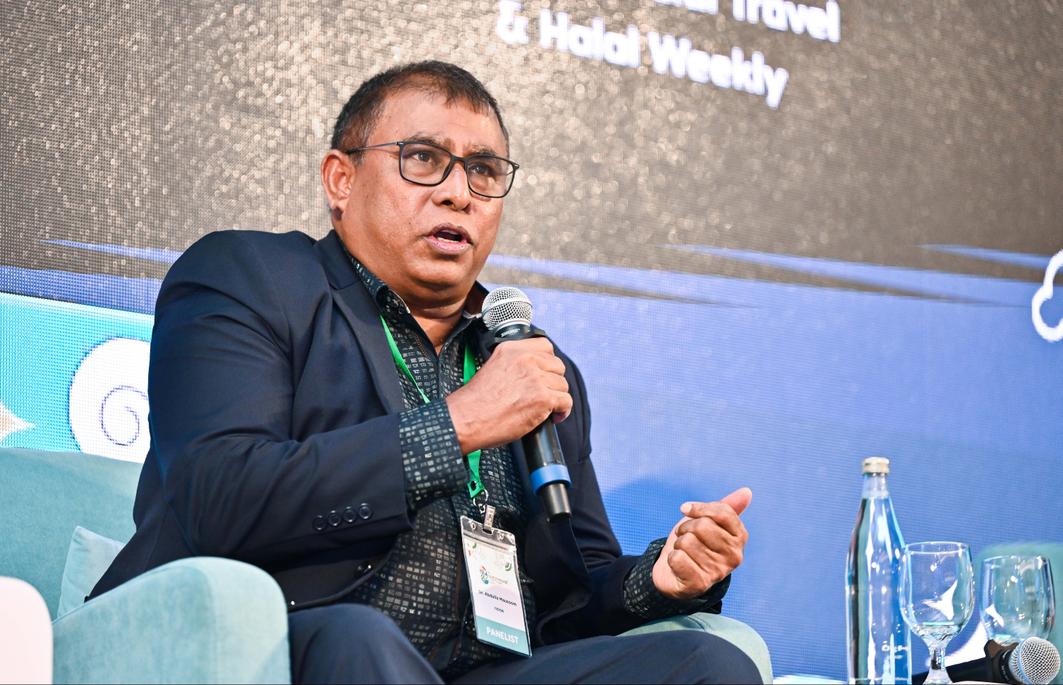 ގެސްޓް ހައުސް ސިމްޕޯސިއަމްގައި މައުސޫމް ވާހަކަ ދައްކަވަނީ.