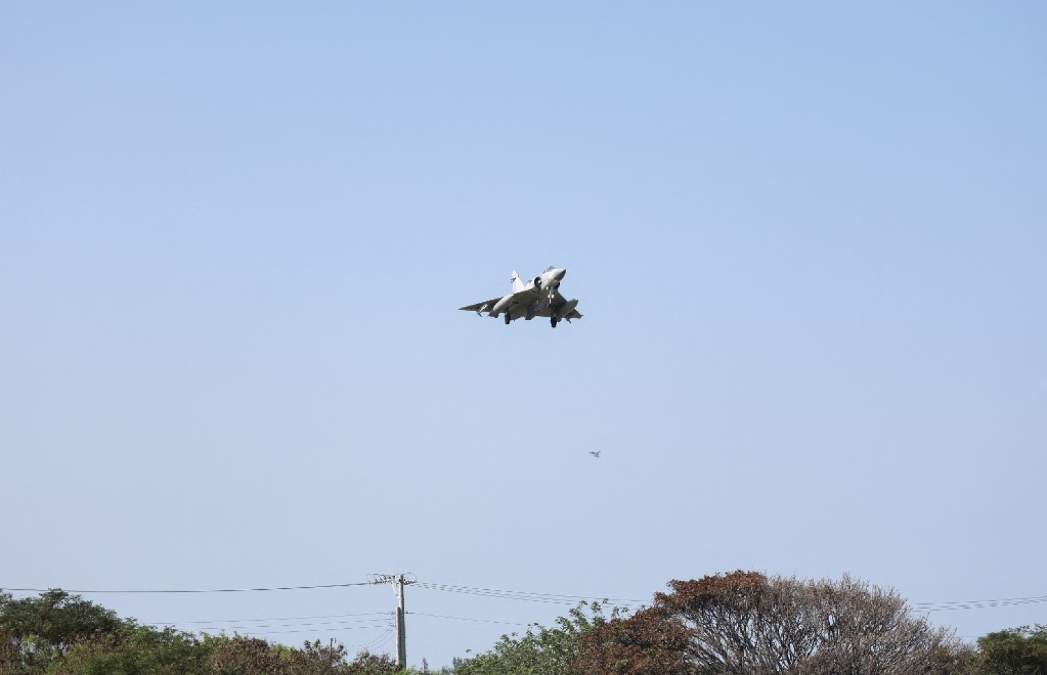 ޓައިވާންގެ ފައިޓަ ޖެޓެއް މިއަދު އެއާ ބޭސްއެއްގައި ޖައްސަން އަންނަނީ. -- ފޮޓޯ: އޭއެފްޕީ