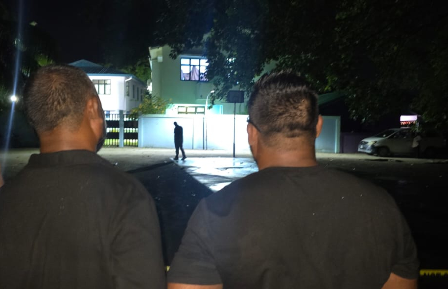 ތ. ވޭމަންޑޫގައި އެ ކުއްޖާ ބާލަން ގޮވާލައި މުޒާހަރާކުރަނީ.