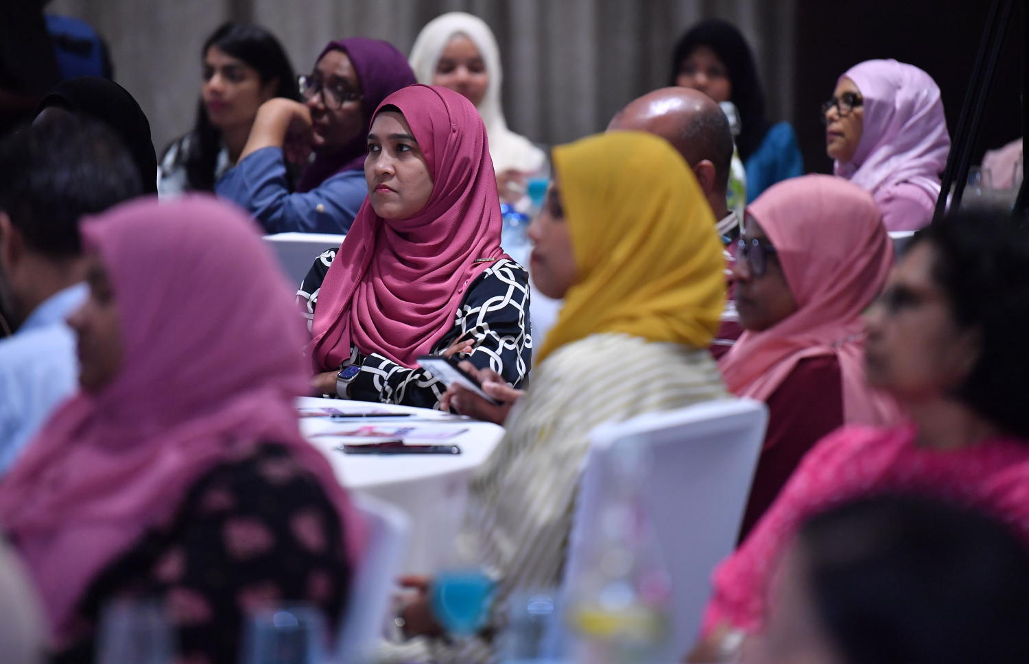 ކެންސަރަށް ހޭލުންތެރިކުރުމުގެ މަހާސިންތާގައި ބައިވެރިވި ބައެއް މީހުން.-- ފޮޓޯ: ރައީސް އޮފީސް