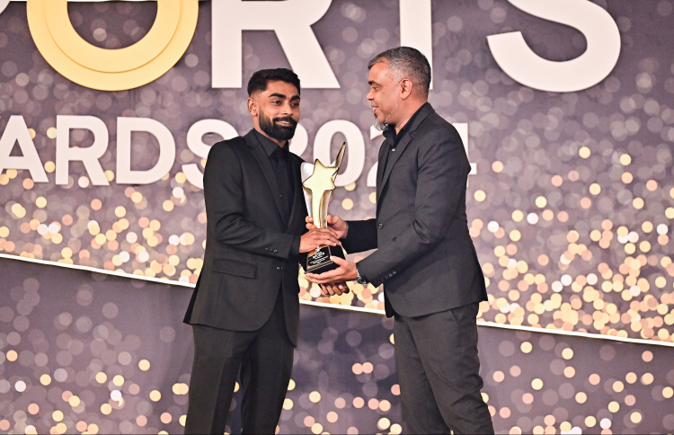 އެންމެ މޮޅު ފުޓްބޯޅަ ކުޅުންތެރިޔަކީ ރިޒޭ