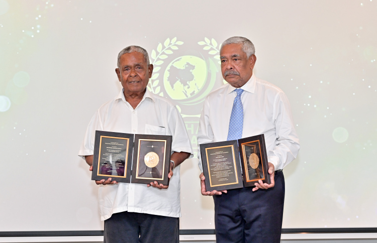 އުއްޗު އާއި ޗަމްޕާ އަފީފަށް ސާޓާގެ އެވޯޑް