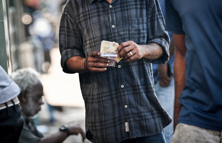 ހެއްކެއް ހާޒިރުނުކޮށް އޮތުމުން ބޮޑު ހުކުމެއް ބާތިލް