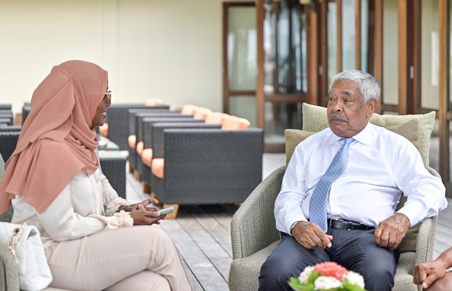 ޓޫރިޒަމްގެ ޕައިނިއަރު ހުސެއިން އަފީފު "މިހާރު" އާ އިއްޔެ ވާހަކަ ދައްކަވަނީ.--- ފޮޓޯ: ނިޝާން އަލީ / މިހާރު