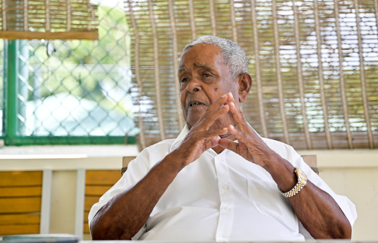 ޑޮލަރު ގަވާއިދު ސަސްޕެންޑްކުރަން އުއްޗު އެދިވަޑައިގެންފި