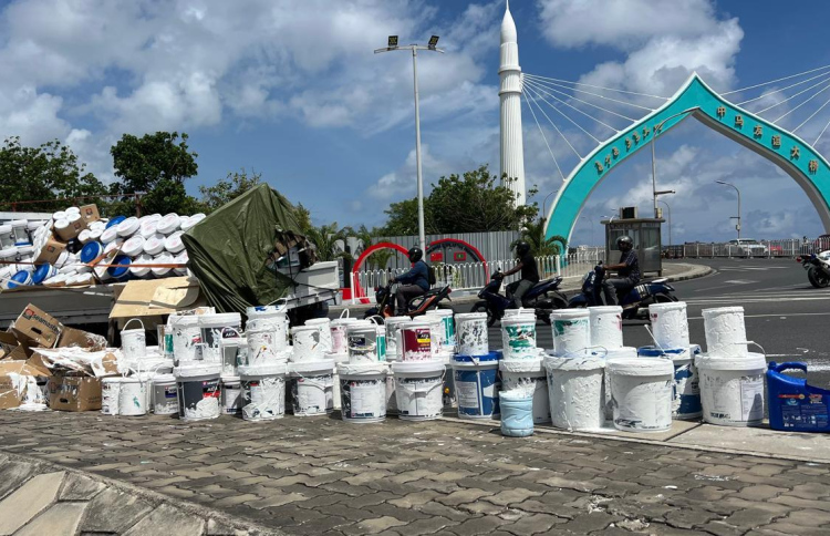 ކުލަ ފާޓާތަކެއް ވެއްޓި ހައިވޭގައި "ކުލަ ލެވިއްޖެ"