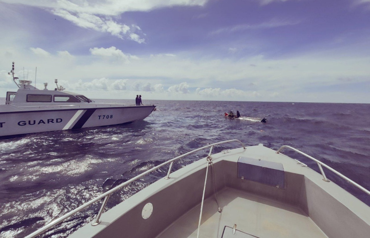 ޑިންގީ ބަންޑުން ޖަހާލައި ކަނޑުވި ބަޔަކު ސަލާމަތްކޮށްފި