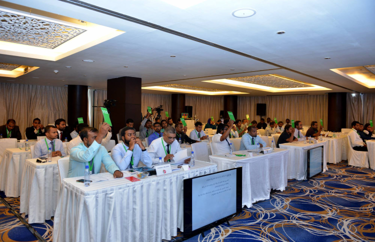 ޝަރަފުވެރި އެވޯޑް ދިން އިރު ވެސް އޮތީ ހިޔާނާތް!