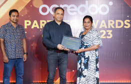 An Ooredoo partner receiving an award -- Photo: Ooredoo