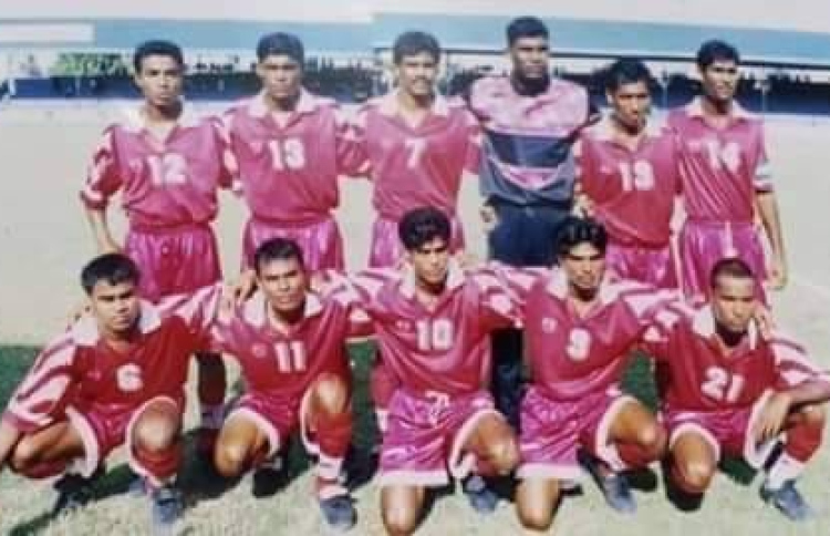 ފުޓްބޯޅައިގެ ކުރީގެ ގަދަ ބާރު ހުރާ އަލުން ދަނޑަށް