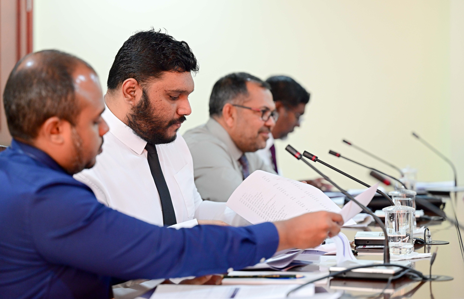 ބަޖެޓު ކޮމިޓީގައި ފިނޭންސް މިނިސްޓްރީގެ މުވައްޒަފުން. ސަޕްލިމެންޓްރީ ބަޖެޓު ވަނީ ކޮމިޓީން ފާސްކޮށްފައި -- ފޮޓޯ: ނިޝާން އަލީ / މިހާރު