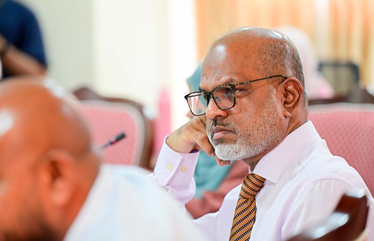 ޔުނިފޯމްއެޅި މުއައްސަސާތަކަށް އިތުބާރުކޮށްގެން ނުތިބެވޭނެ