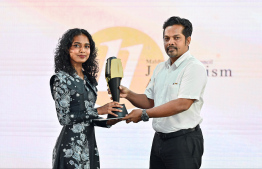 Journalism Award in Environment and Sustainable Development being conferred to Shahudha Mohamed -- Photo: Fayaz Moosa