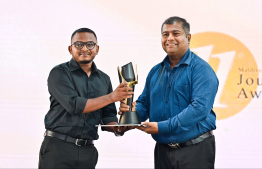 Journalism Award in Feature Report being conferred to Dhauru News Muzaiyyin Nazim -- Photo: Fayaz Moosa