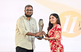 Sports journalist Hussain Habeeb receives Journalism Award in Best Coverage on behalf of the team that produced "Dhivehi Footboalhain Vai Hindhi, Faisaa Gadhavun" for Mihaaru News Medhu Safuhaa -- Photo: Nishan Ali