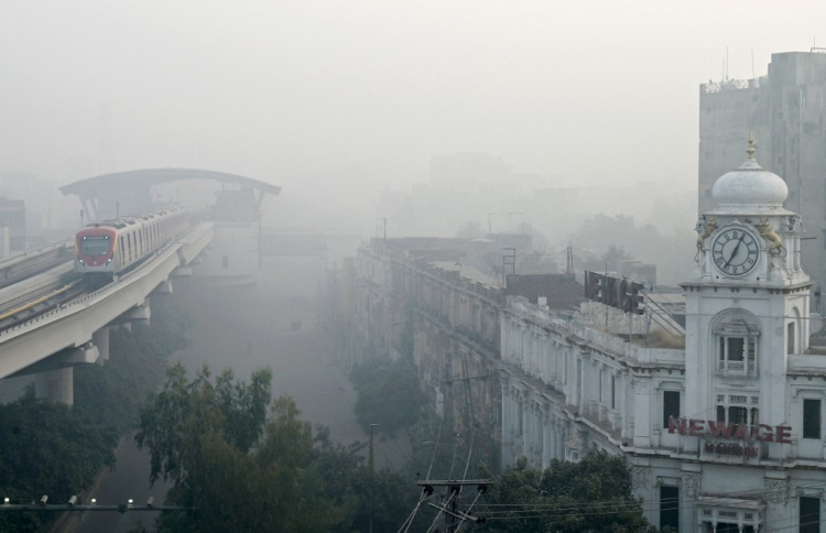 ގަދަ ހޫނަށް ފަހު ޕާކިސްތާނަށް ވައި ގަދަވެ 14 މަރު