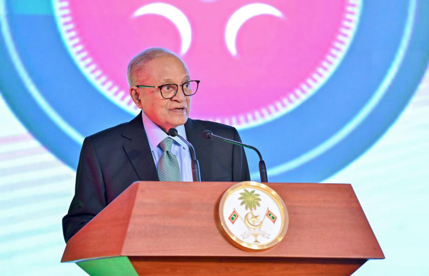 ނަސްރުގެ ދުވަހުގެ ޖަލްސާގައި މައުމޫން ރޭ ވާހަކަފުޅު ދައްކަވަނީ.---ފޮޓޯ: ރައީސް އޮފީސް