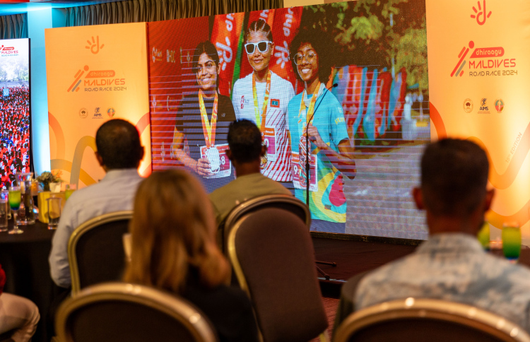 ދިރާގު ރޯޑް ރޭހުގެ ވަނަތަކަށް އިނާމު ދީފި