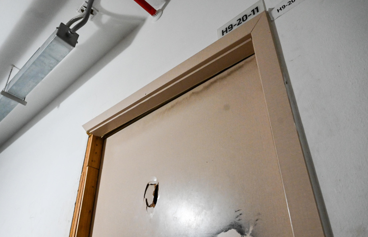 މީހާ ސަލާމަތްކުރީ އިނގިލި ބުރިކުރަން އުޅެނިކޮށް!