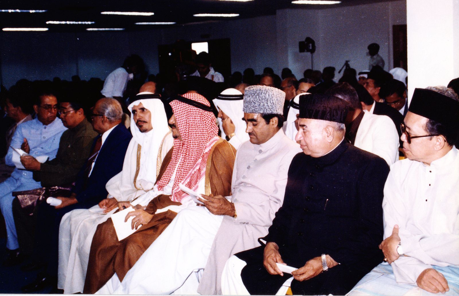 އިސްލާމީ މަރުކަޒު ހުޅުވުމުގެ ރަސްމިއްޔާތަށް ނޮވެމްބަރު 1984 ރާއްޖެ ވަޑައިގެންނެވި ބޭރުގެ ބައެއް މަންދޫބުން.