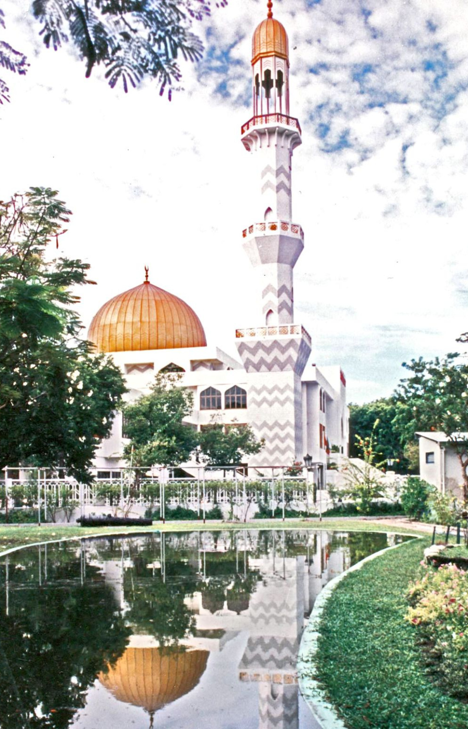 އަށްޑިހައިގެ އަހަރުތަކުގައި އިސްލާމީ މަރުކަޒު ދުރުން ފެންނަ ގޮތް.