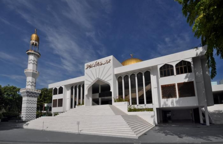 މައުމޫން ލޯބިން ބިނާކުރެއްވި އިސްލާމީ ލޭންޑްމާކަށް 40