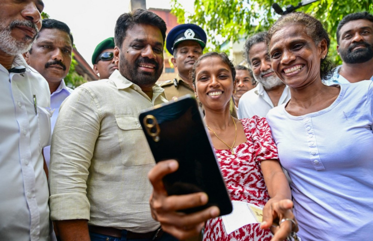 ލަންކާގެ ރައީސް، ޑިފެންސާއި ފިނޭންސް ދުލެއް ނުކުރި