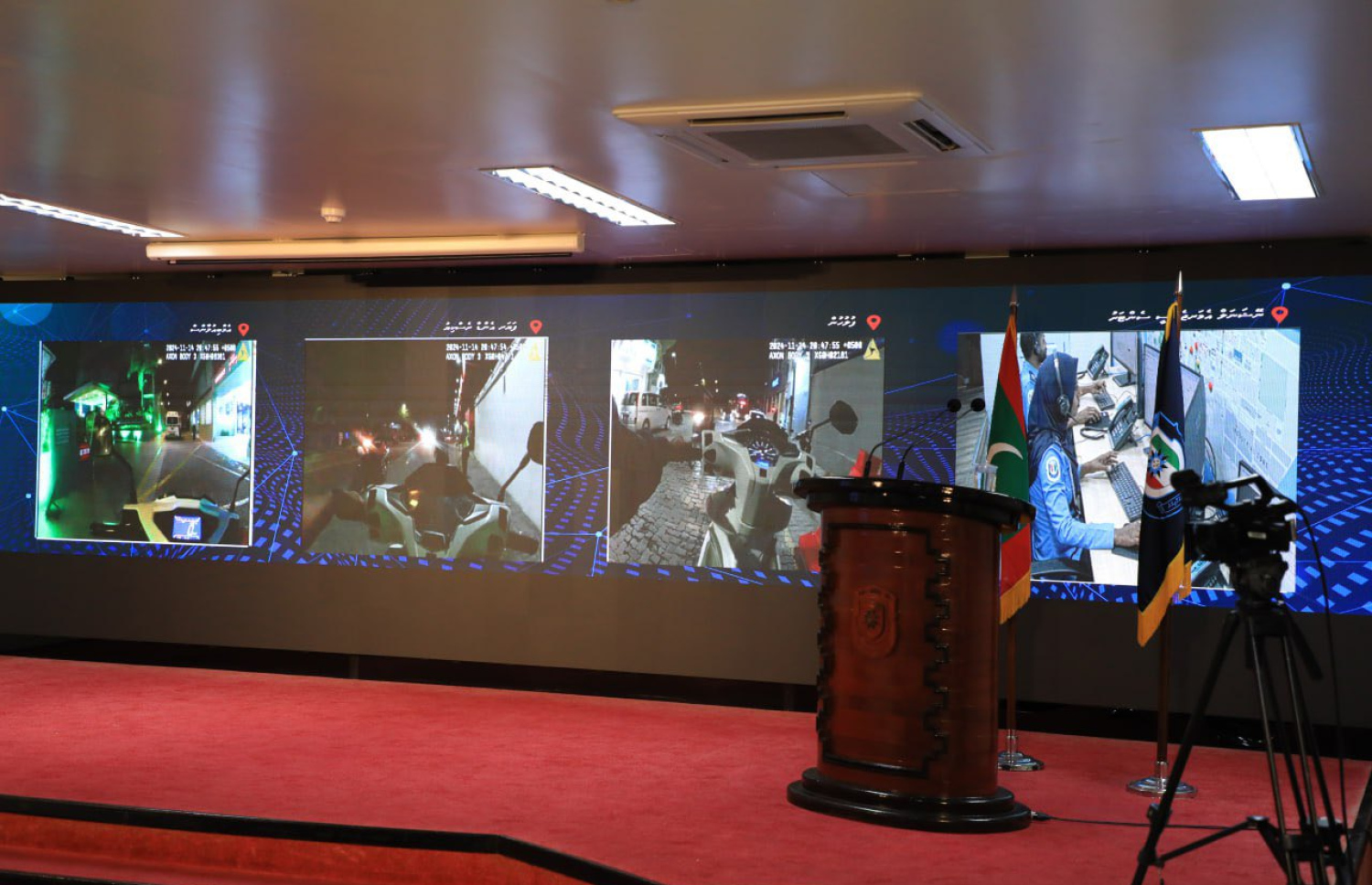 ކުއްލި ހާލަތުގައި އެހީއަށް ގުޅަން 911 ތައާރަފް ކުރުމަށް ރޭ ބޭއްވި ރަސްމިއްޔާތު.-- ފޮޓޯ: ޕޮލިސް