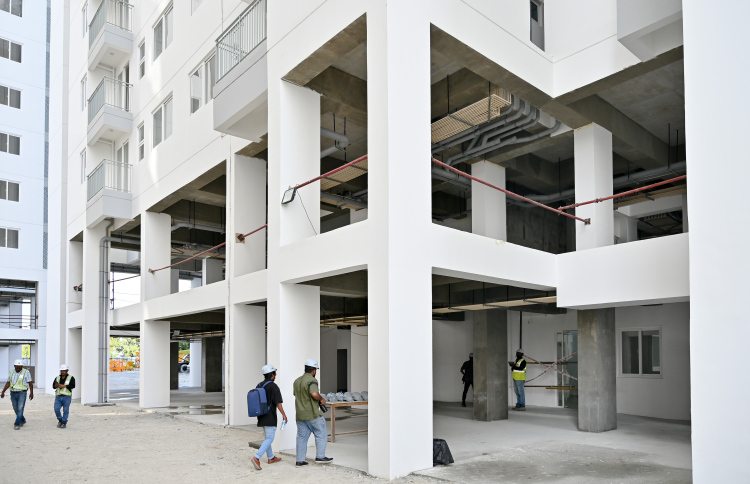 ސެޕްޓެމްބަރުގެ ނިޔަލަށް 4،000 ފްލެޓް ހަވާލުކުރަނީ