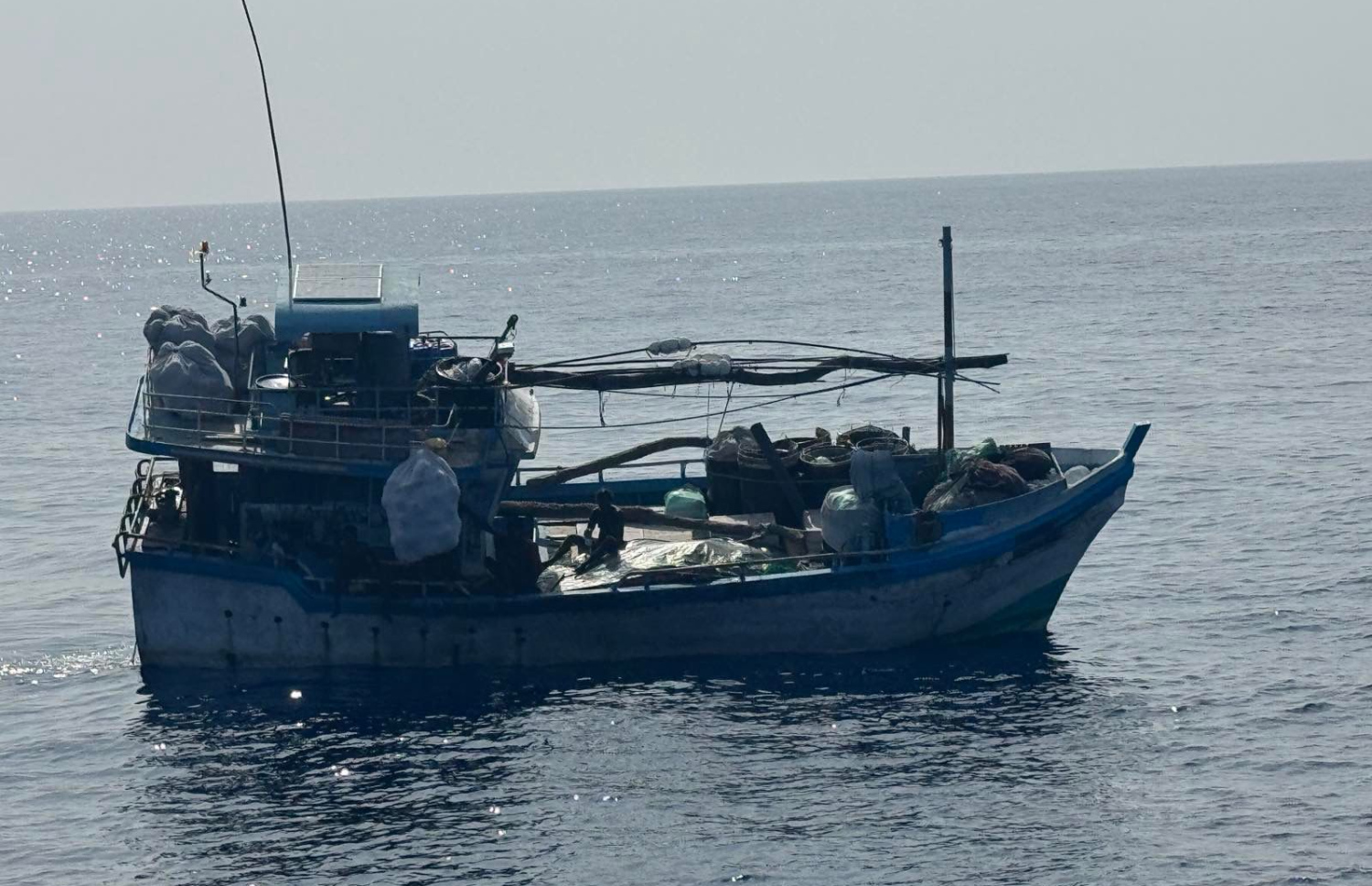 ކޯސްޓް ގާޑު ހިފެހެއްޓި ލަންކާގެ މަސްބޯޓު.-- ފޮޓޯ: އެމްއެންޑީއެފް.