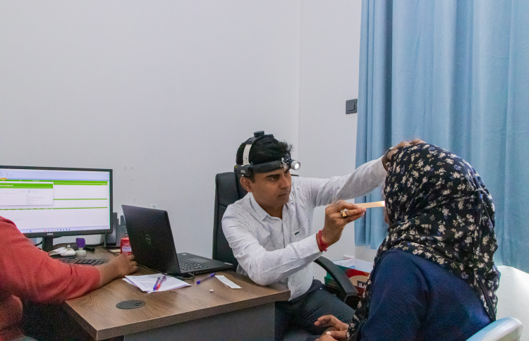 ޓްރީޓޮޕްއިން ހިލޭ ލޮލުގެ ސްކްރީންކޮށްދޭ ކެމްޕެއިނެއް